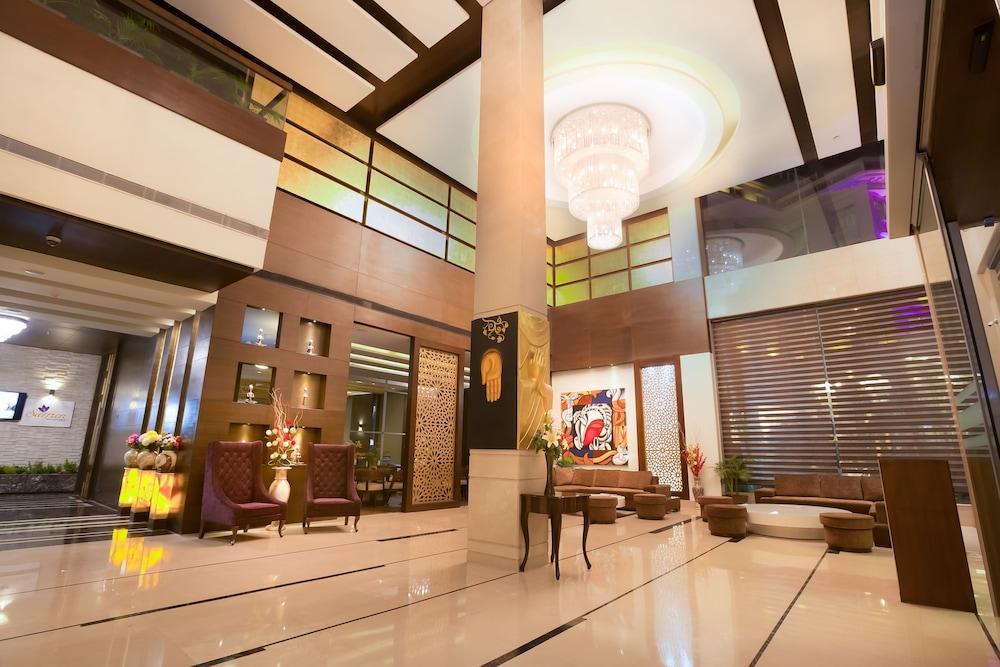 Country & By Radisson Chandigarh Zirakpur