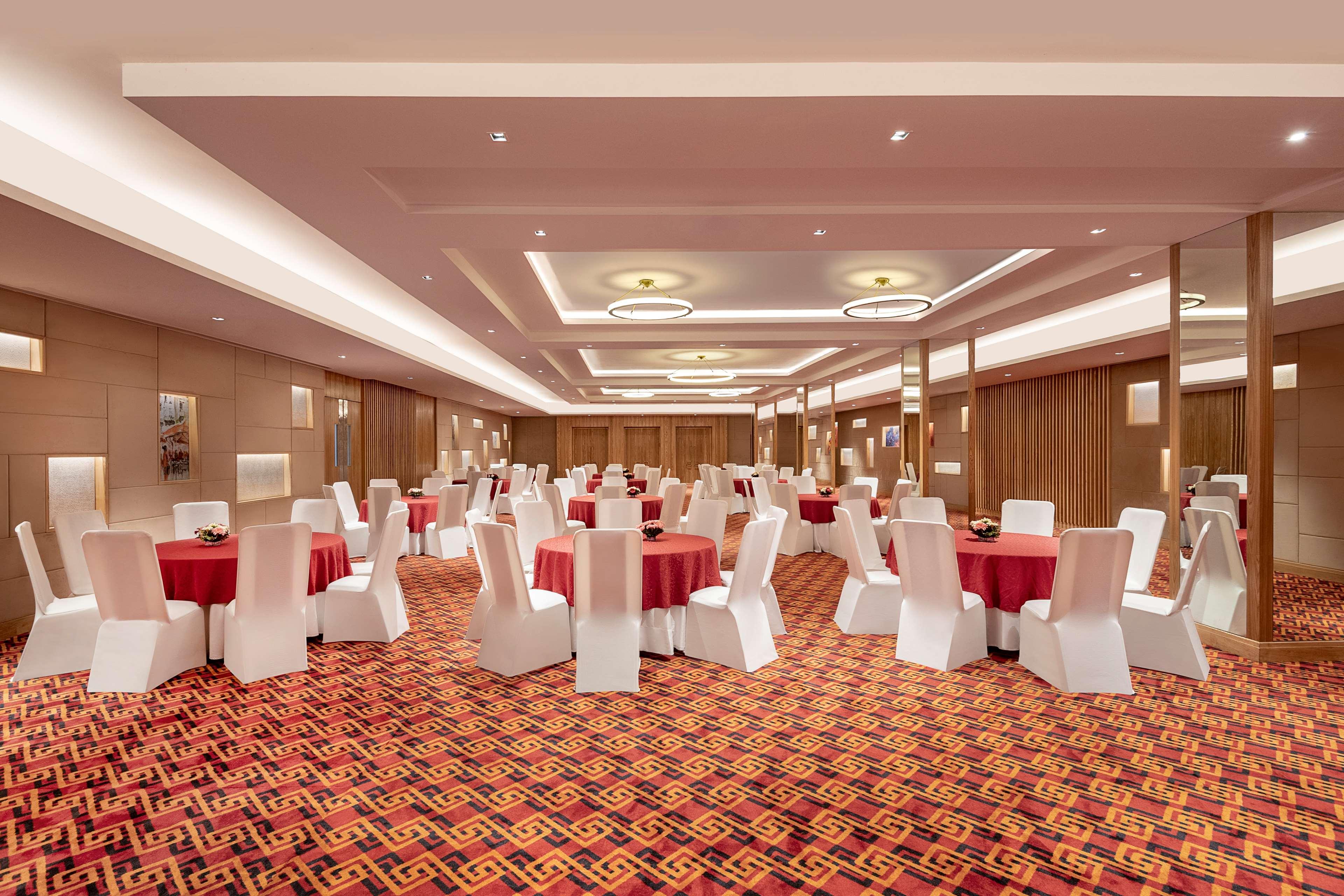 Country & By Radisson Chandigarh Hotel