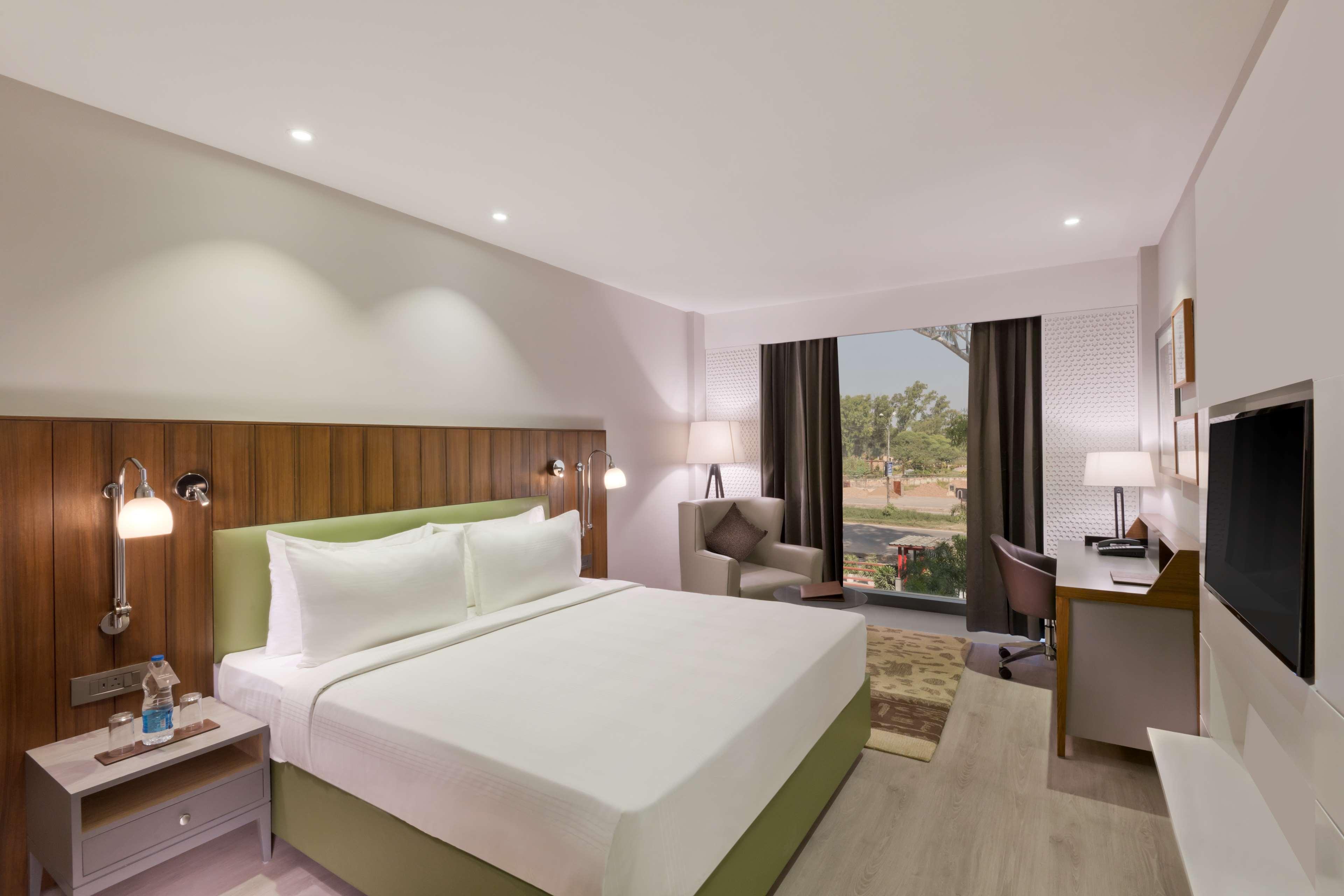 Country & By Radisson Chandigarh Hotel 4*