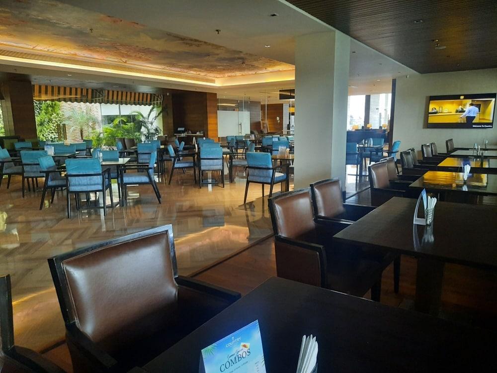 Hotel Country & By Radisson Chandigarh 4*