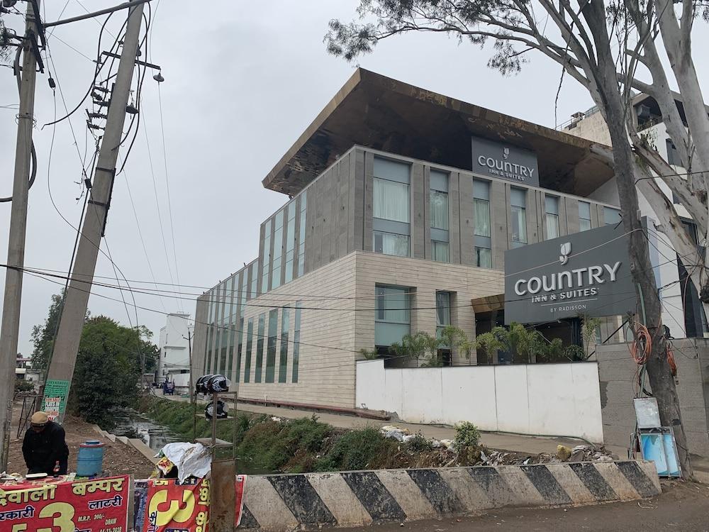 Country & By Radisson Chandigarh Zirakpur