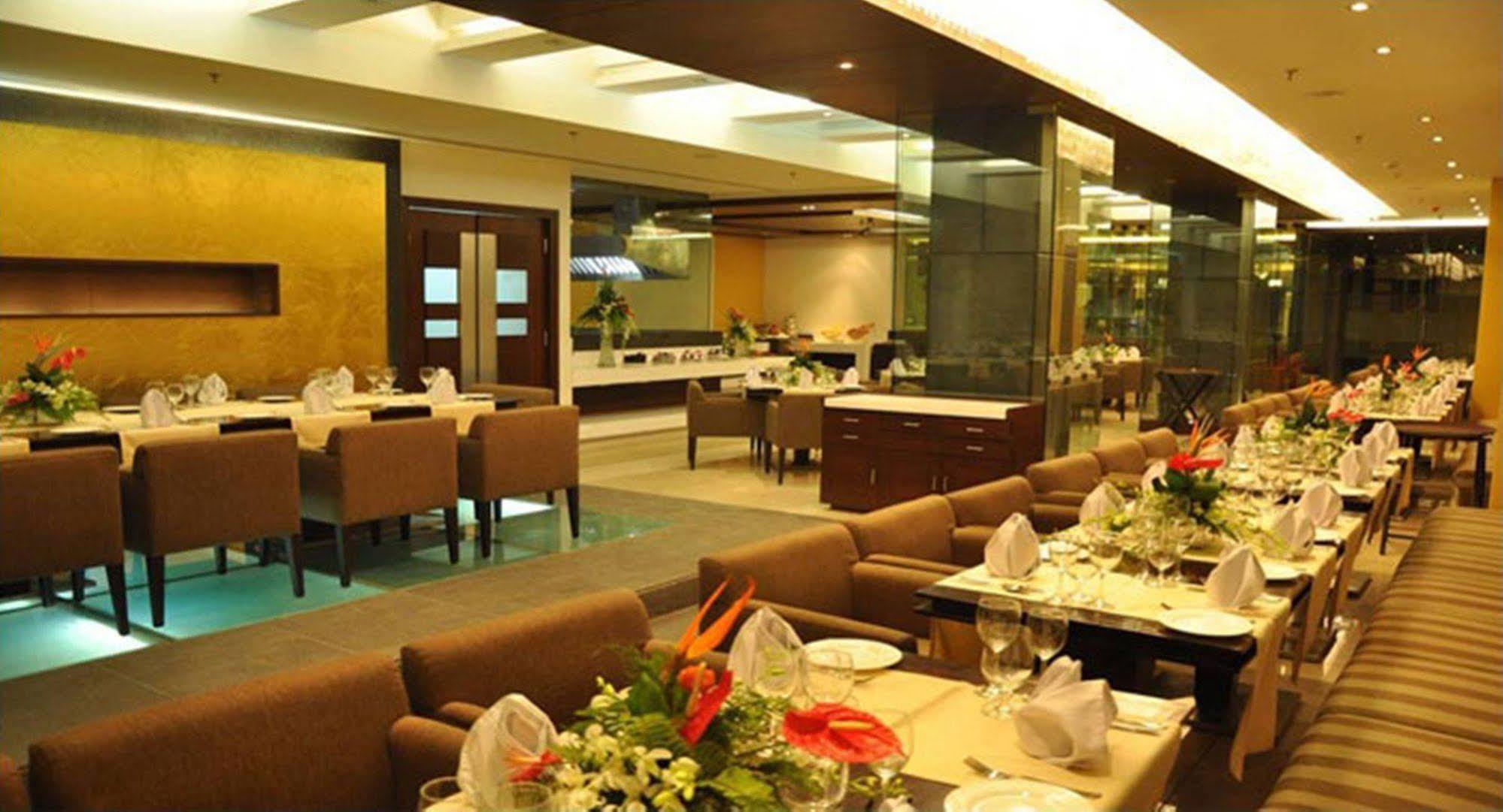 Country & By Radisson Chandigarh Hotel Zirakpur