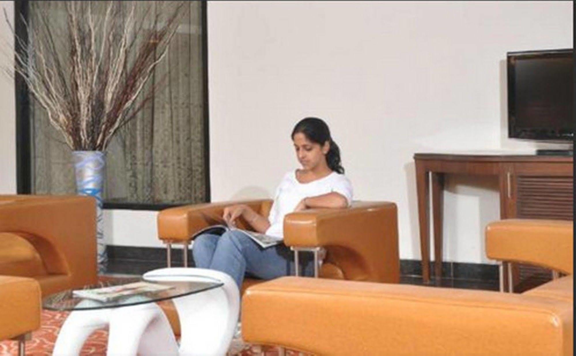 Hotel Country & By Radisson Chandigarh 4*