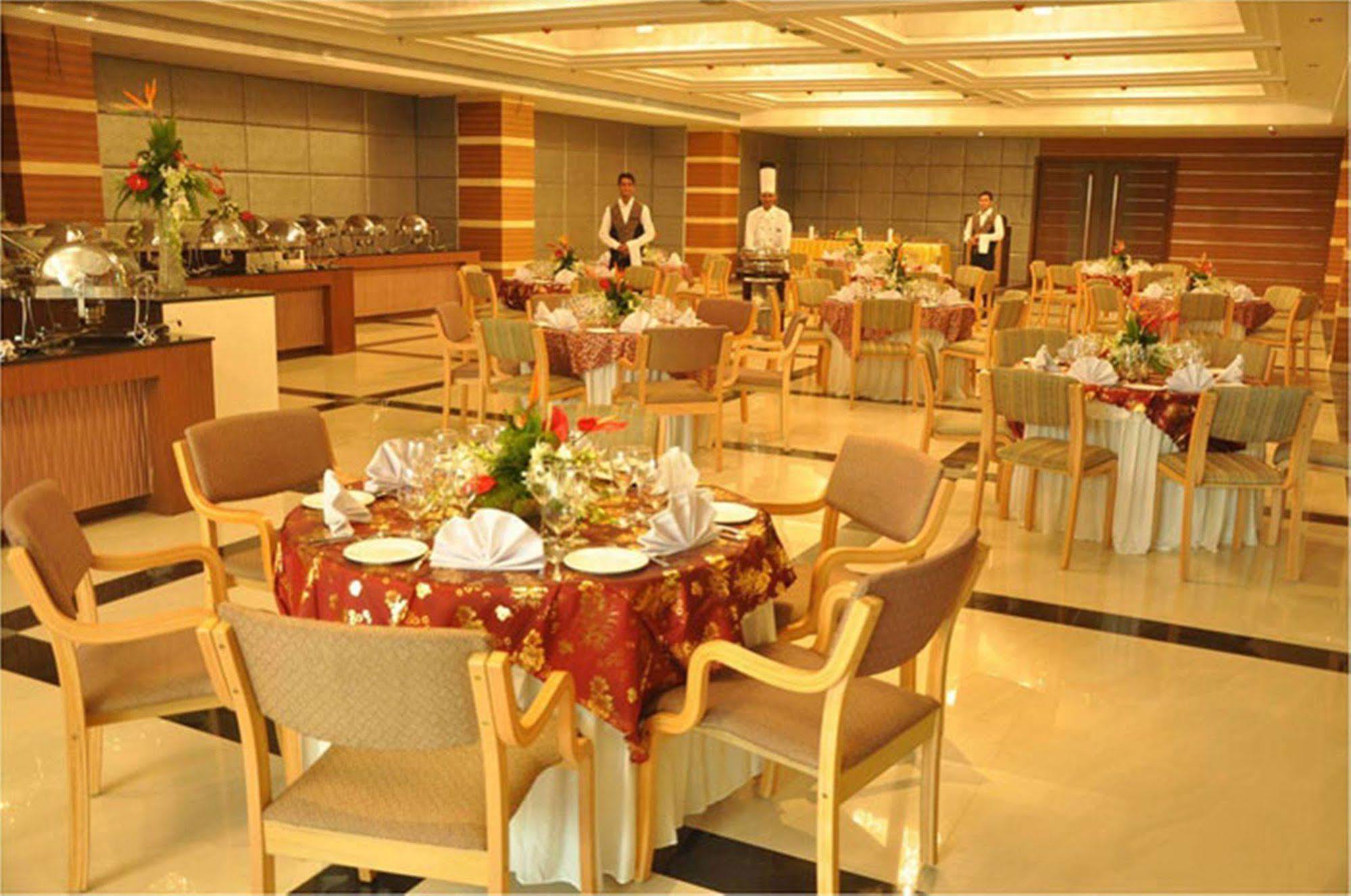 Hotel Country & By Radisson Chandigarh 4*