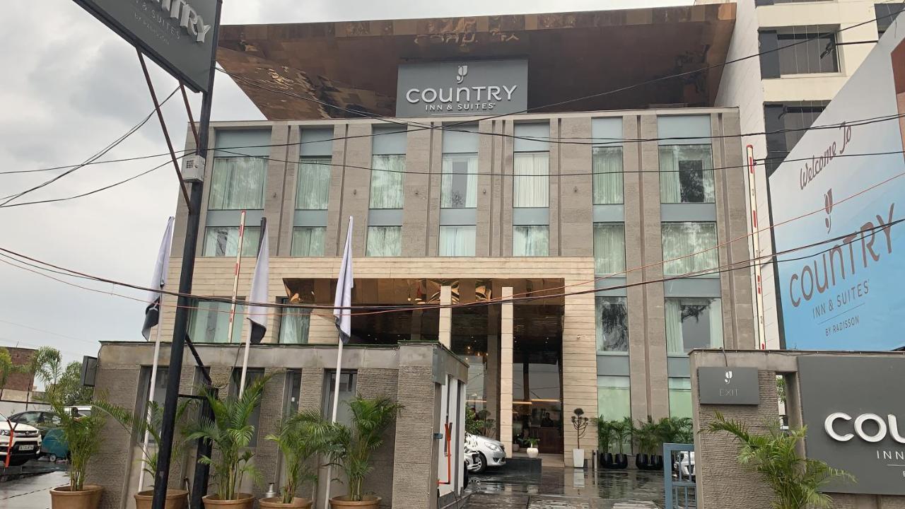 Country & By Radisson Chandigarh Hotel 4*