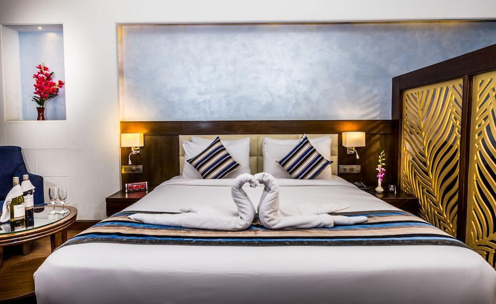 Country & By Radisson Chandigarh 4*