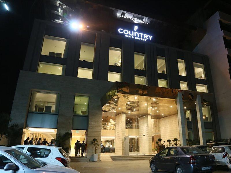 Hotel Country & By Radisson Chandigarh 4*
