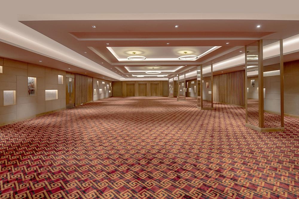 Country & By Radisson Chandigarh Zirakpur