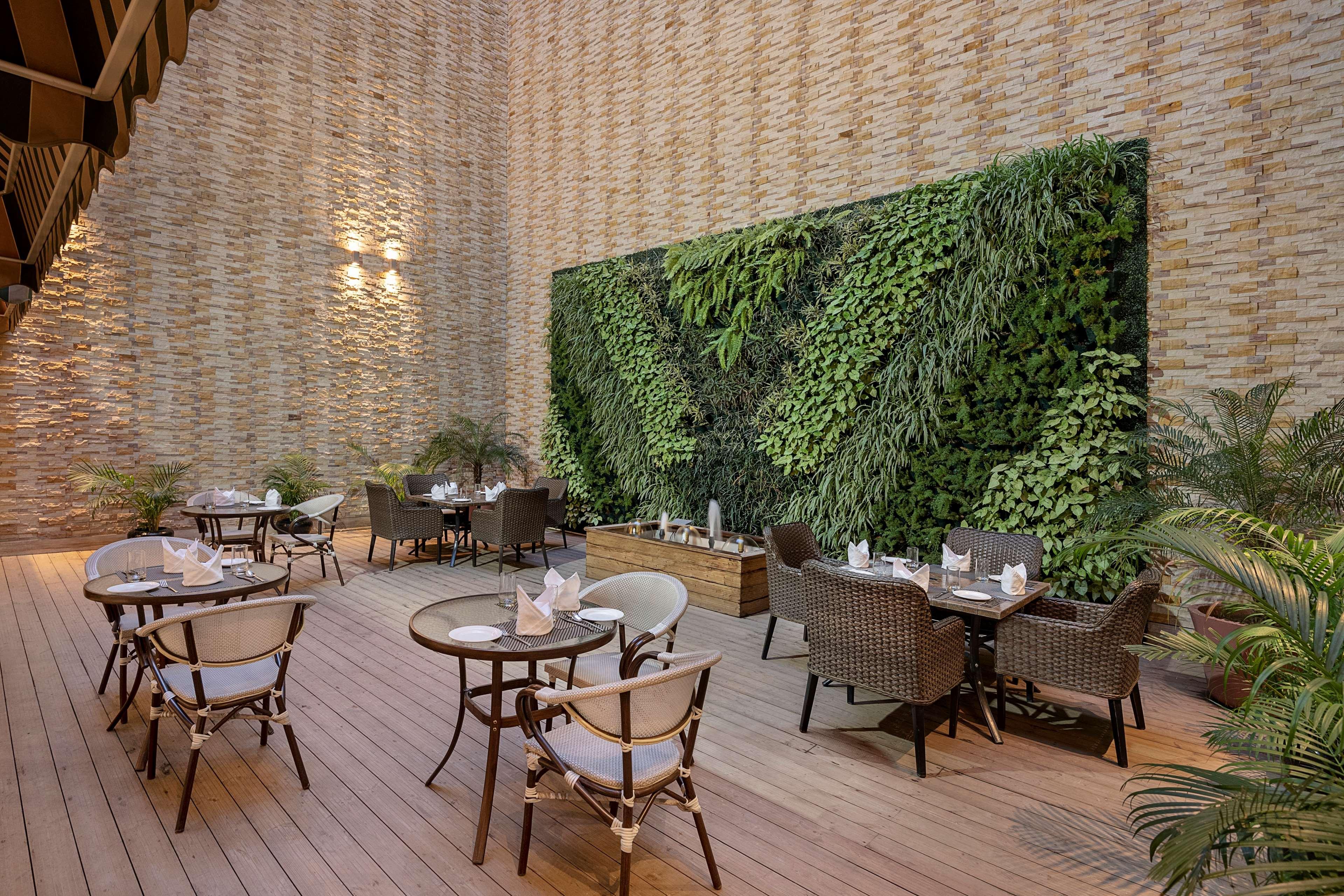 Country & By Radisson Chandigarh Hotel 4*