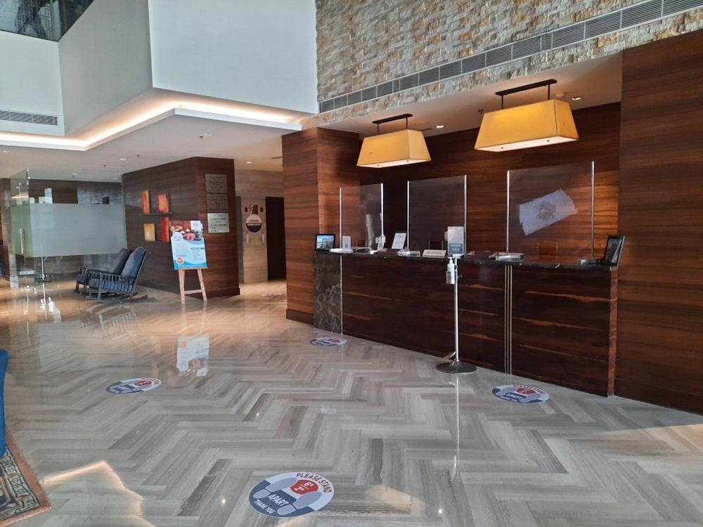 Country & By Radisson Chandigarh Hotel 4*