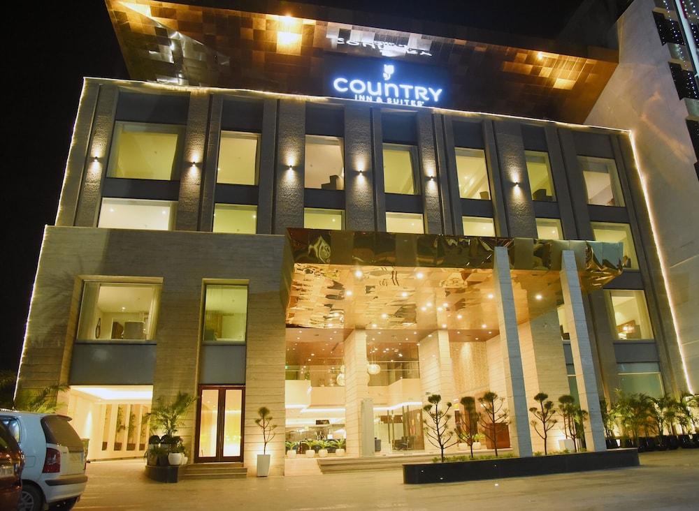 Country & By Radisson Chandigarh Hotel