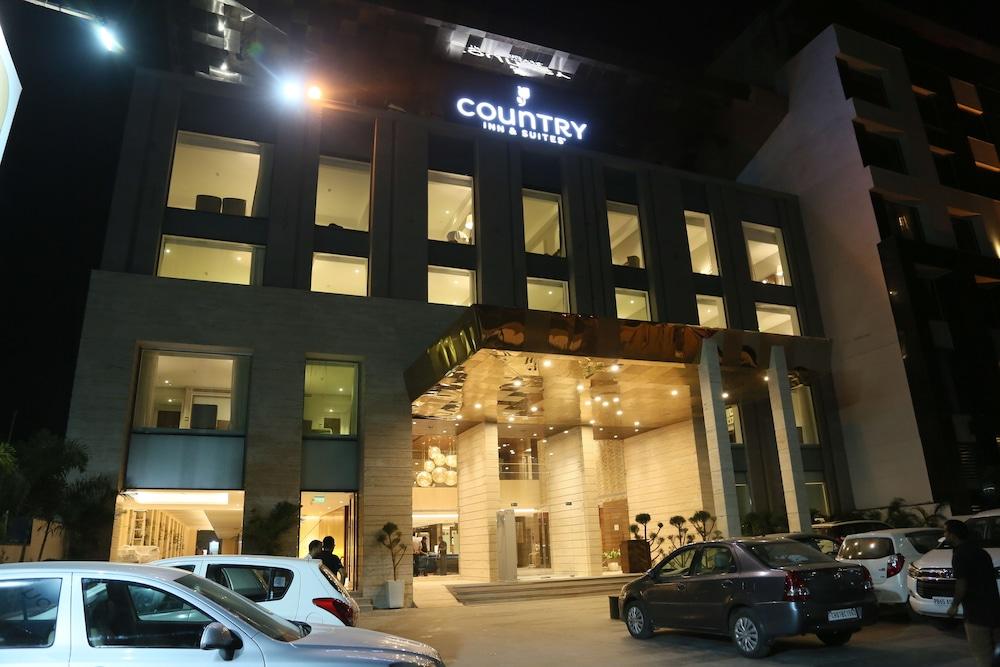 Country & By Radisson Chandigarh Hotel