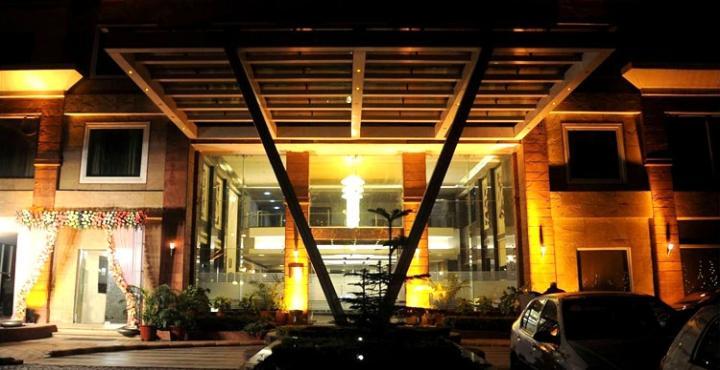 Country & By Radisson Chandigarh Hotel Zirakpur