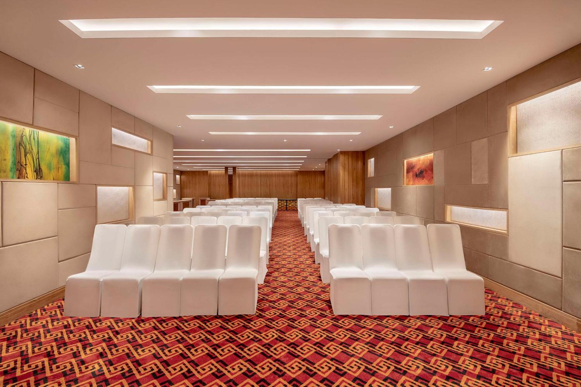Hotel Country & By Radisson Chandigarh Zirakpur