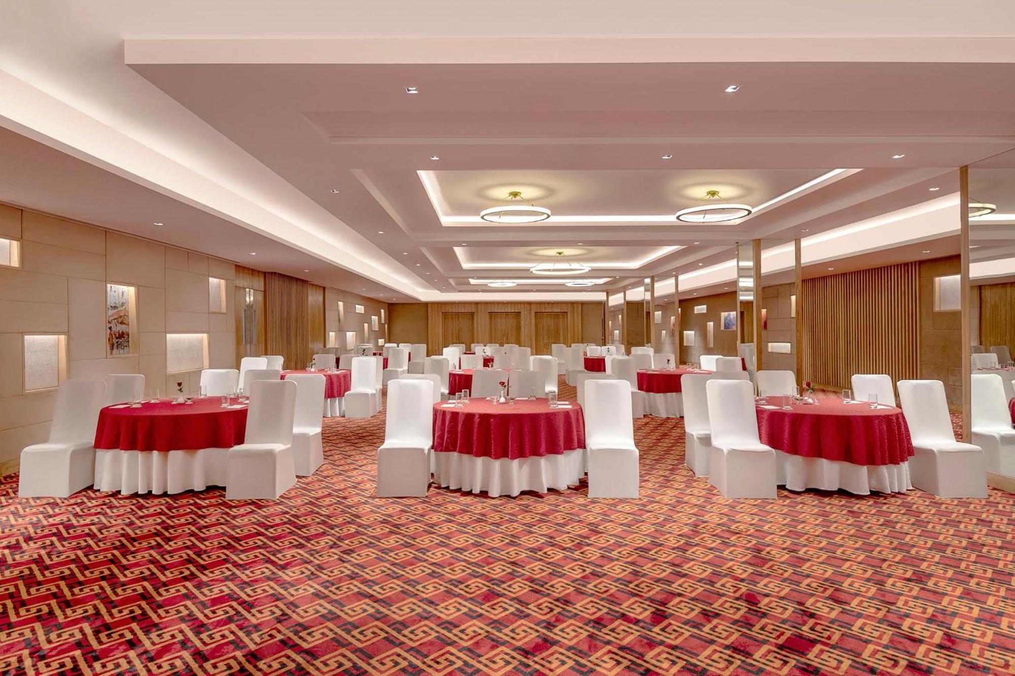Country & By Radisson Chandigarh 4*