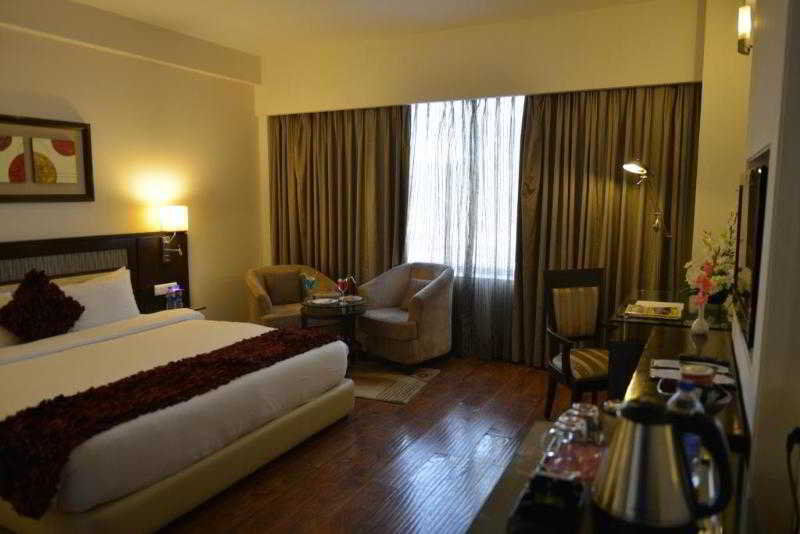 Country & By Radisson Chandigarh Hotel 4*