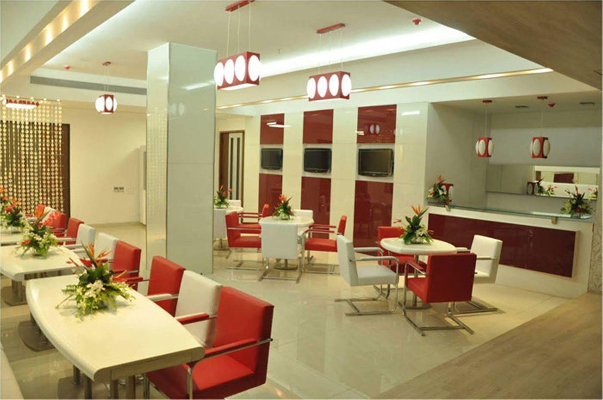 Hotel Country & By Radisson Chandigarh 4*