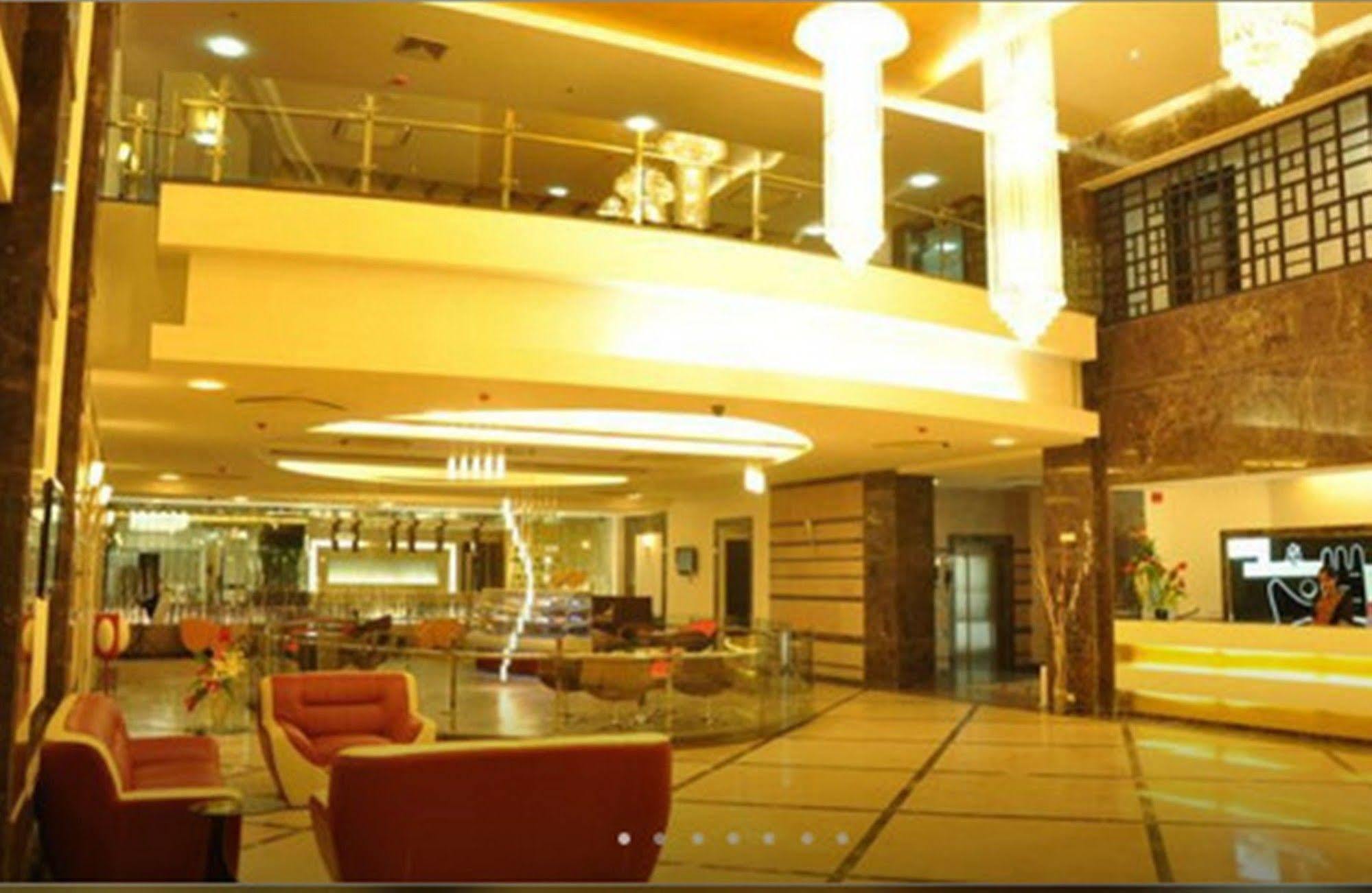 Hotel Country & By Radisson Chandigarh 4*