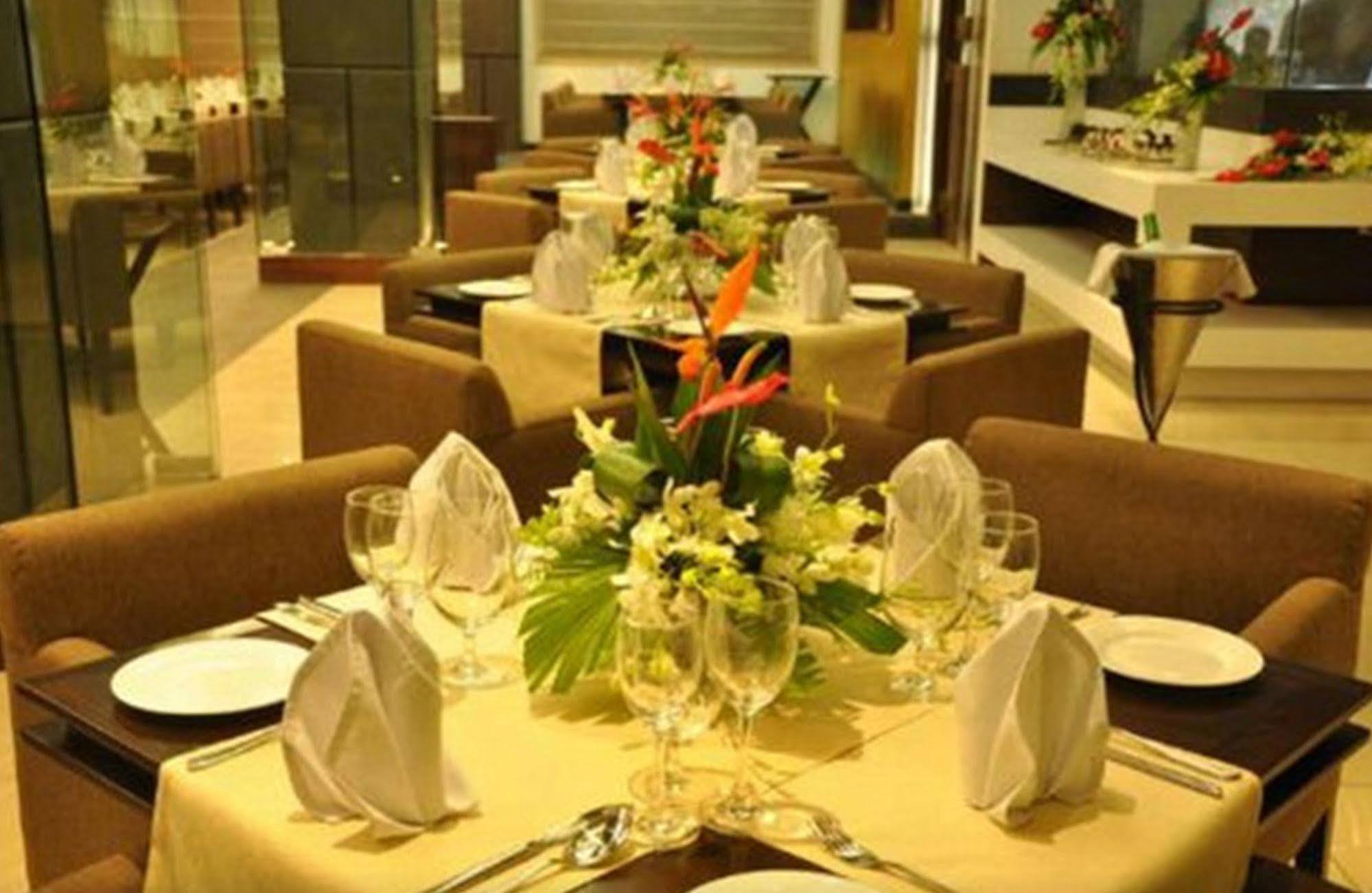 Country & By Radisson Chandigarh Zirakpur