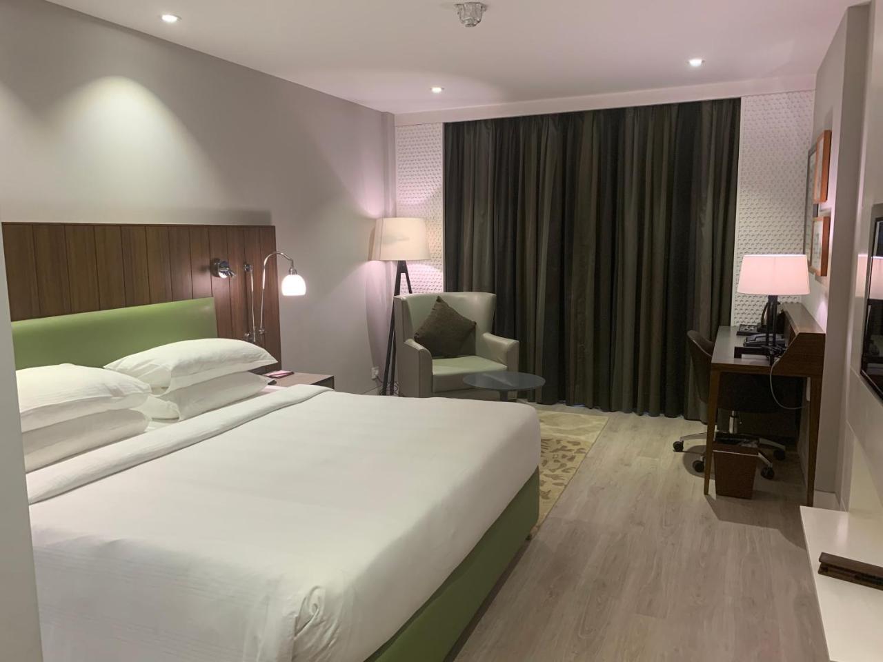 Country & By Radisson Chandigarh Hotel Zirakpur