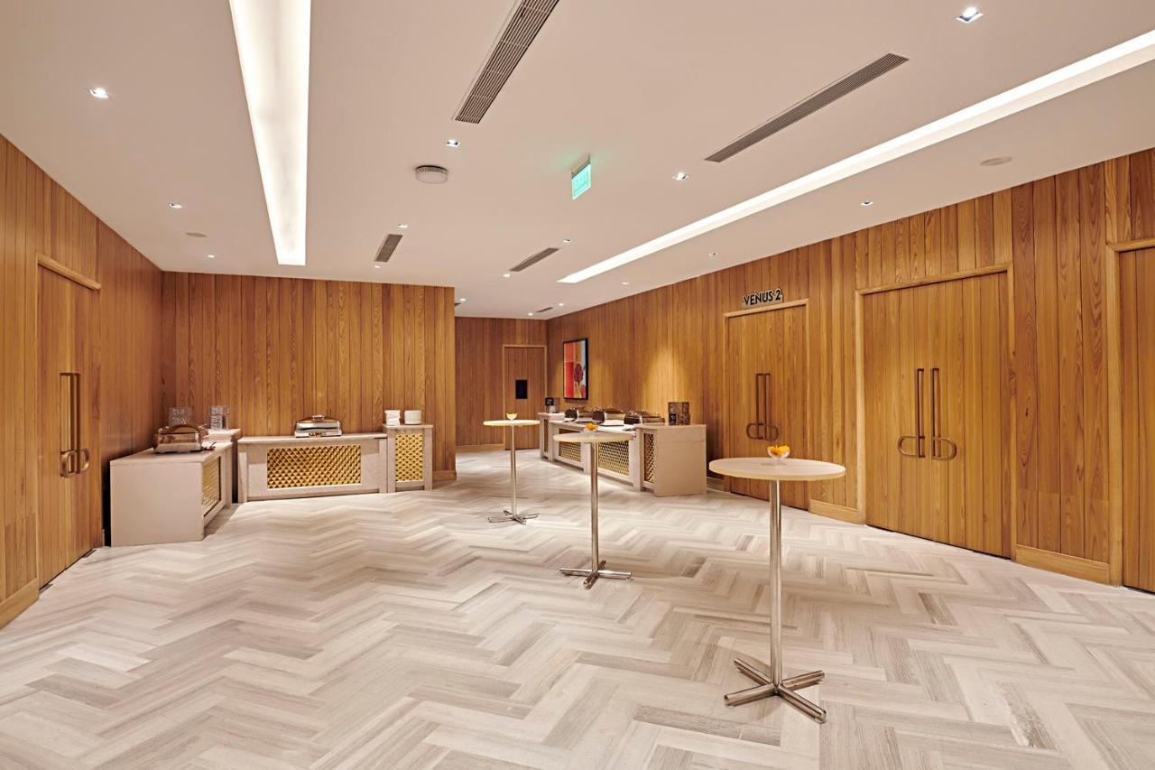 Country & By Radisson Chandigarh Hotel 4*
