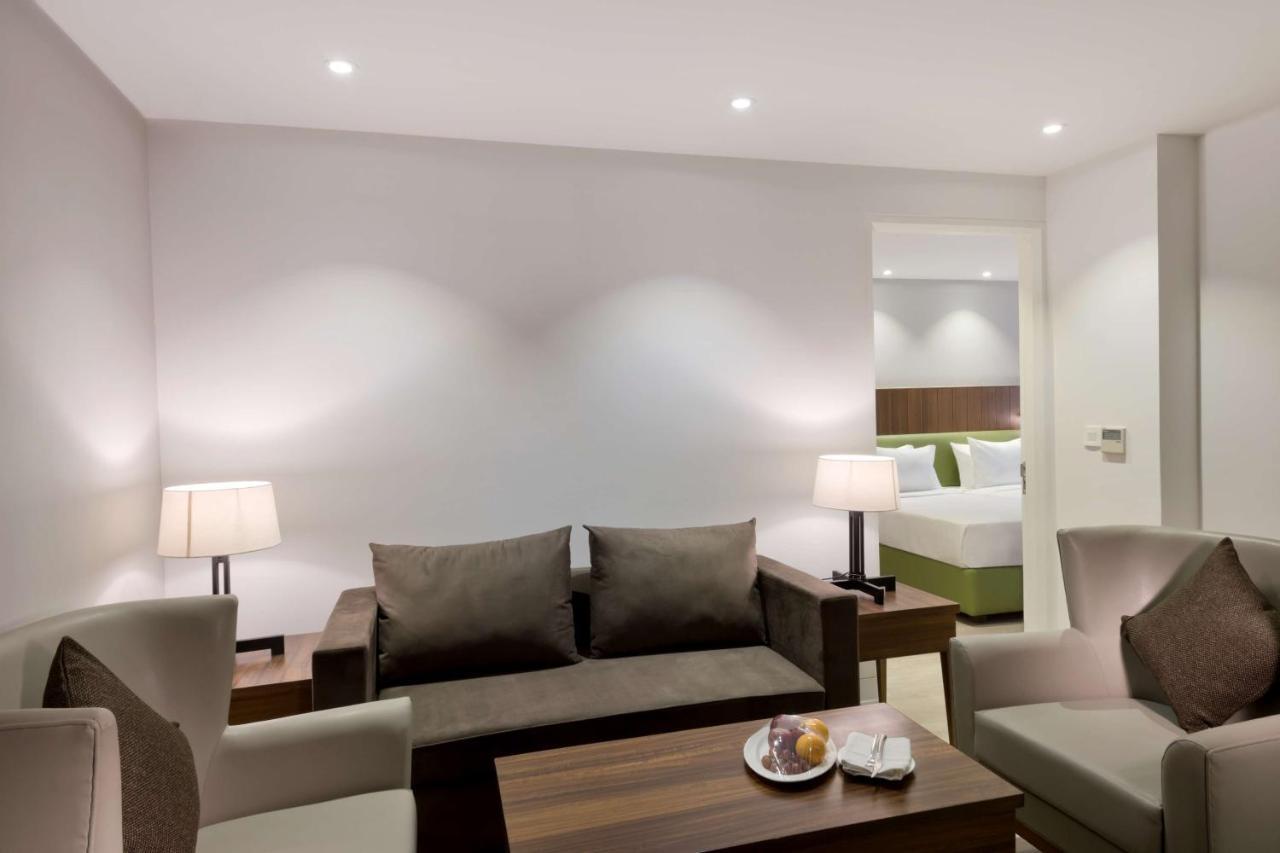 Hotel Country & By Radisson Chandigarh Zirakpur